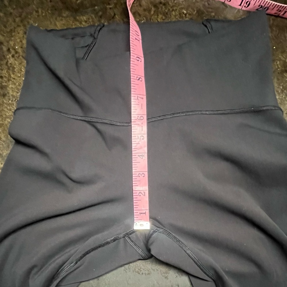 Lululemon Black Cropped Leggings, 8 - Picture 12 of 12